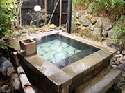天然温泉100%かけ流しの客室露天風呂（四季の里 はなむら）